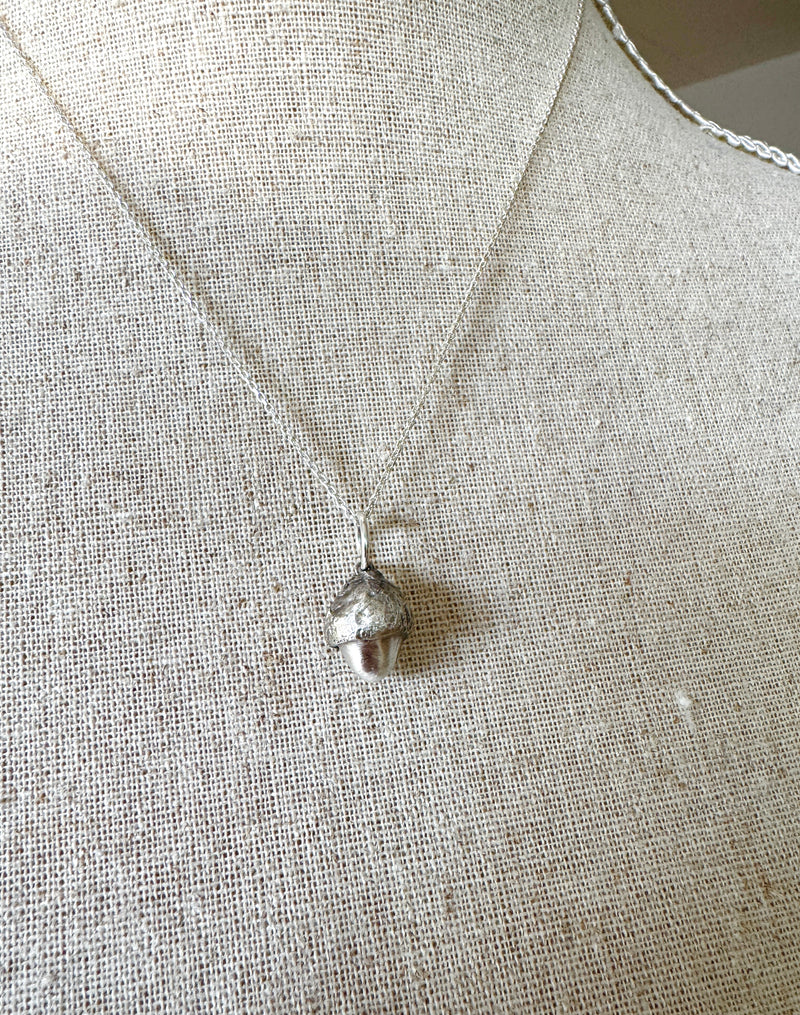 Acorn-petit Pendant (Silver)